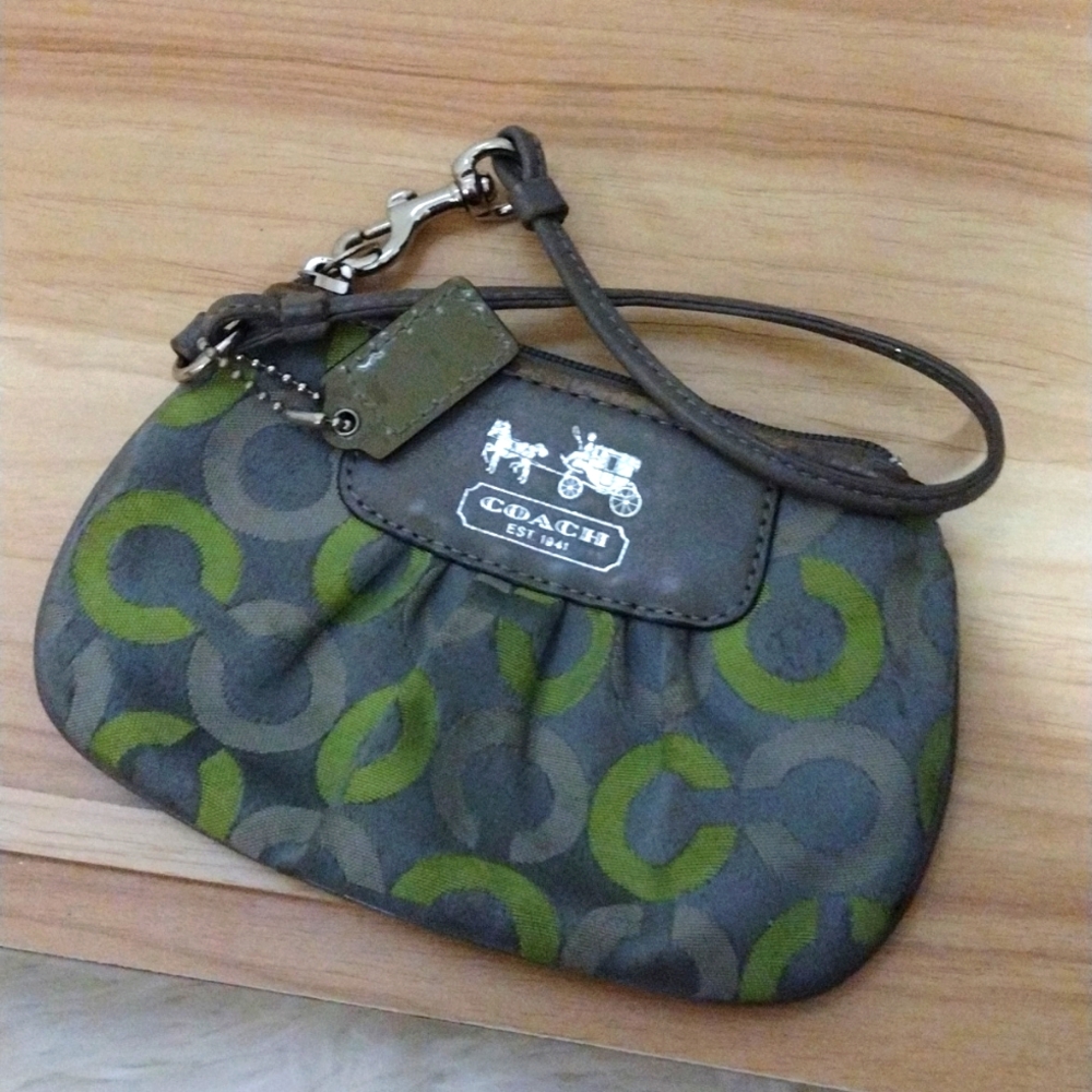COACH MADISON GRAPHITE GREEN OP ARTSIGNATURE SATEEN WRISTLET - Picture 2 of 10